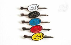 Passage de flèche et de plume blanche