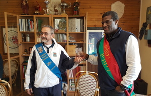 Remise du verre du Roy 2017 à Edouard Laurent par le Capitaine Antonio Pacheco-Pereira.